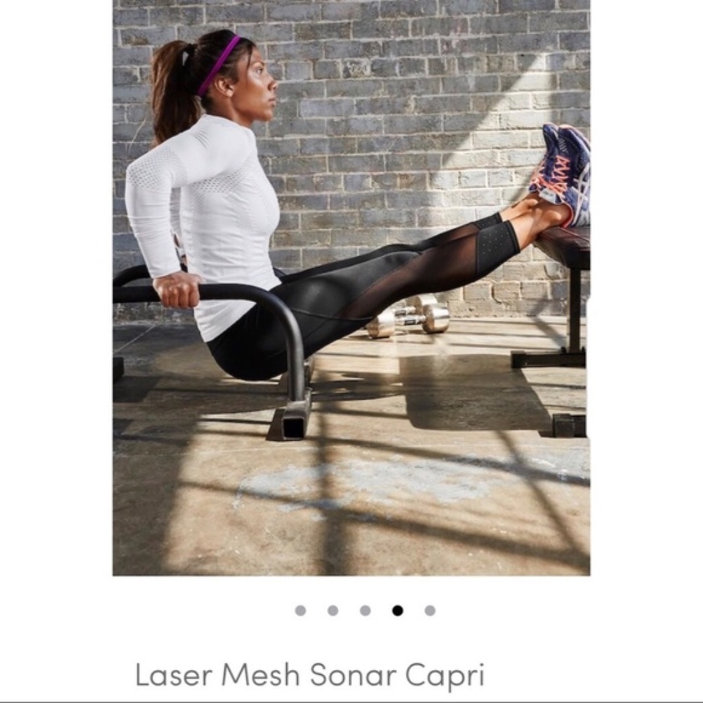 Athleta Laser Mesh Sonar Capri - Picture 3 of 12